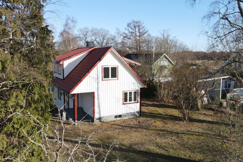 Lantlig Villa I Ljungbyhed エクステリア 写真
